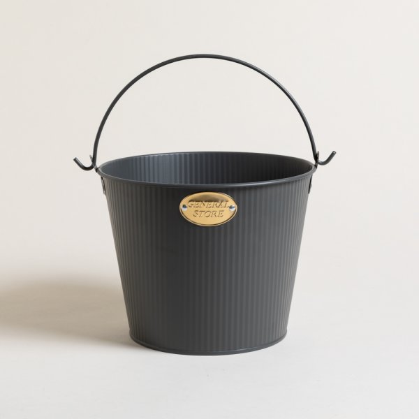 FRAPERA DE METAL GRIS CON MANIJA GENERAL STORE 18X23X17 CM