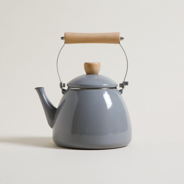 PAVA RECTA ENLOZADA GRIS CON MANIJA DE MADERA 2,2L — imagen 1