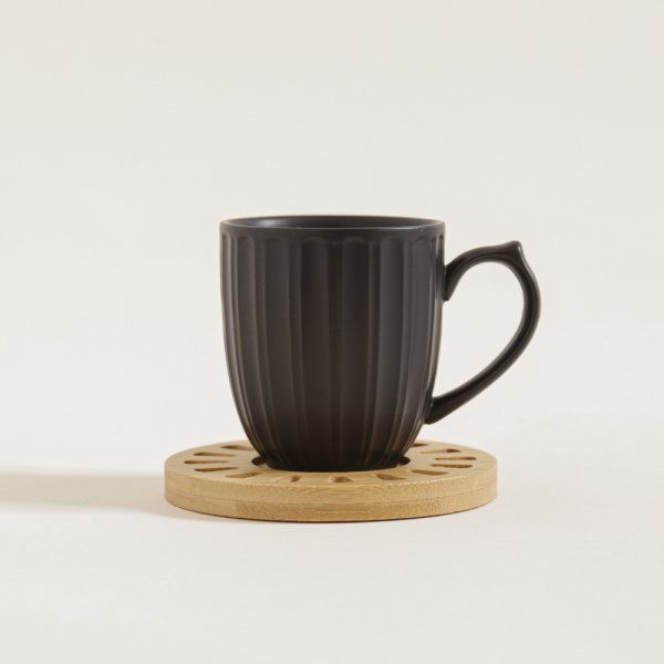 TAZA DE PORCELANA NEGRA CON PLATO DE BAMBOO 150ML