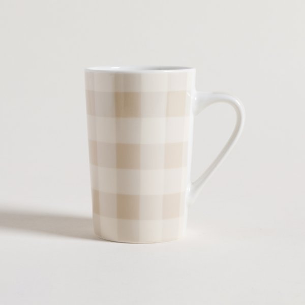 MUG DE PORCELANA GINGHAM BEIGE 370 ML — imagen 1