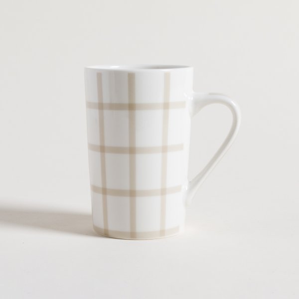 MUG DE PORCELANA CUADROS BEIGE 370 ML — imagen 1