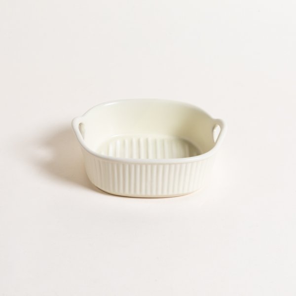 FUENTE CUADRADA DE CERAMICA CREAM 19 CM