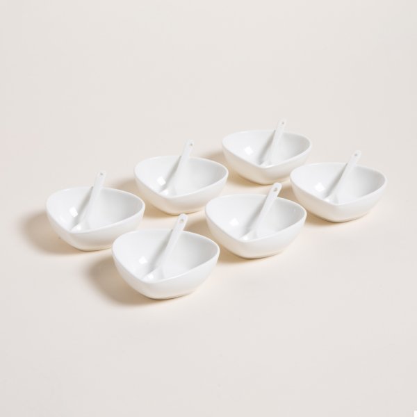 SET X 6 COPETINEROS Y CUCHARAS DE PORCELANA TRIANGULAR 10X3,5 CM