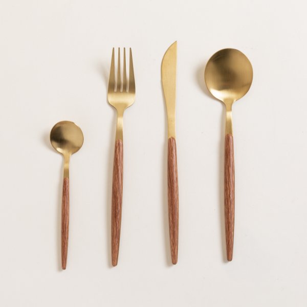 SET DE CUBIERTOS DUBLIN 16 PIEZAS DORADOS CON MANGO SIMIL MADERA