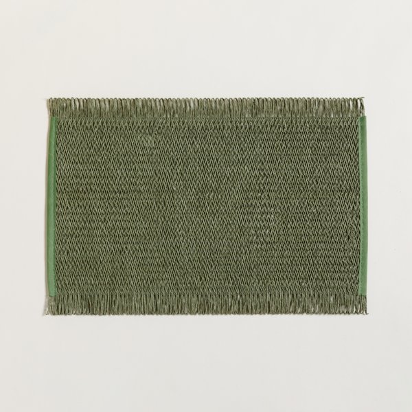 INDIVIDUAL TEJIDO VERDE CON TERMINACION 45X30 CM