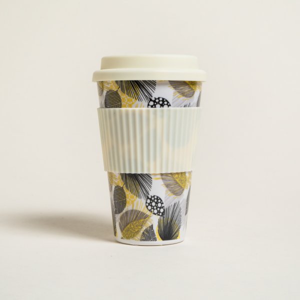 MUG DE FIBRA DE BAMBOO HOJAS TAPA SILICONA CREAM 400 ML