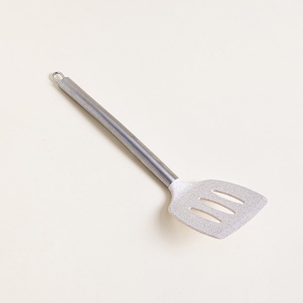 ESPATULA ACANALADA DE PLASTICO BEIGE Y MANGO DE ACERO 34,5CM — imagen 1