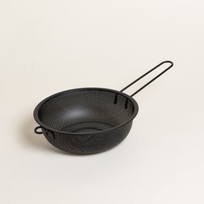 COLADOR CON MANGO 22 CM