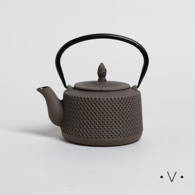 TETERA DE HIERRO RECTA 850 ML *VASSA