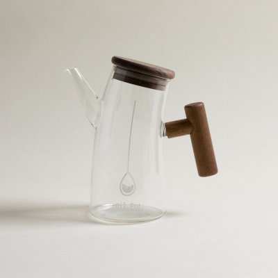 ACEITERA DE BOROSILICATO CON TAPA DE NOGAL 600 ML
