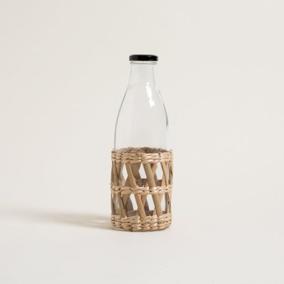 BOTELLA DE VIDRIO C/ TAPA Y MALLA DE MIMBRE 1000 ML