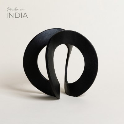 FIGURA DECORATIVA GAANTH BLACK 23X18 CM