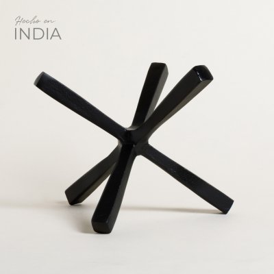 FIGURA DECORATIVA GAANTH BLACK 30X30 CM