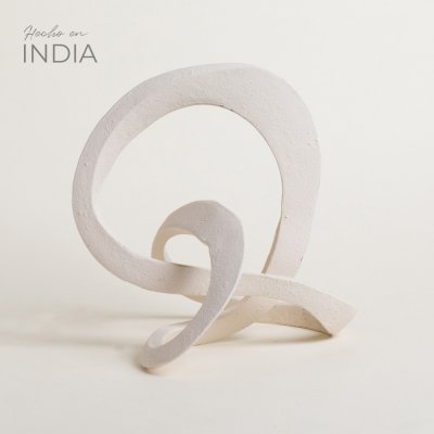 FIGURA DECORATIVA GAANTH OFF WHITE 33X25 CM