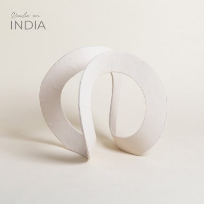 FIGURA DECORATIVA GAANTH OFF WHITE 23X18 CM