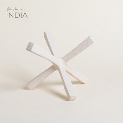 FIGURA DECORATIVA GAANTH OFF WHITE 25X25 CM
